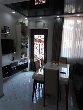 Отель Mimino T&G Тбилиси Четырехместный номер-9