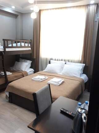 Отель Mimino T&G Тбилиси Четырехместный номер-10