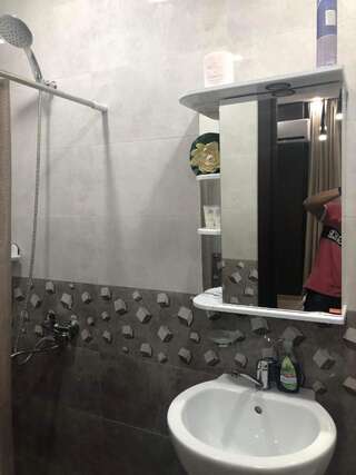 Отель Mimino T&G Тбилиси Четырехместный номер-20