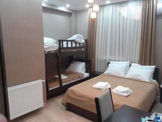 Отель Mimino T&G Тбилиси Четырехместный номер-2