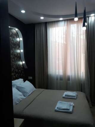 Отель Mimino T&G Тбилиси Семейный номер с видом на сад-24