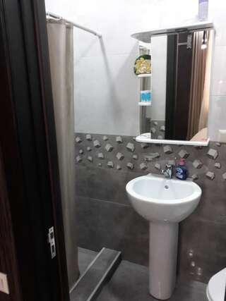 Отель Mimino T&G Тбилиси Семейный номер с видом на сад-35