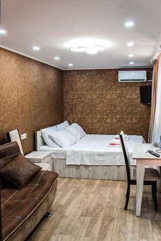 Отель Mimino T&G Тбилиси Семейный номер с видом на сад-40