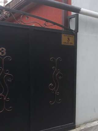 Отель Mimino T&G Тбилиси Семейный номер с видом на сад-43