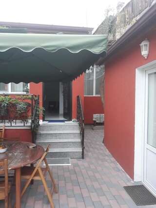 Отель Mimino T&G Тбилиси Семейный номер с видом на сад-47