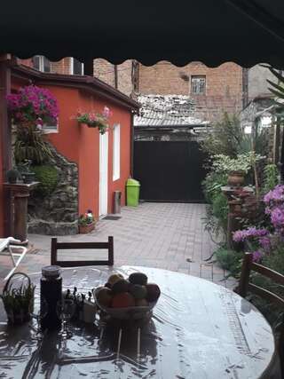 Отель Mimino T&G Тбилиси Семейный номер с видом на сад-50