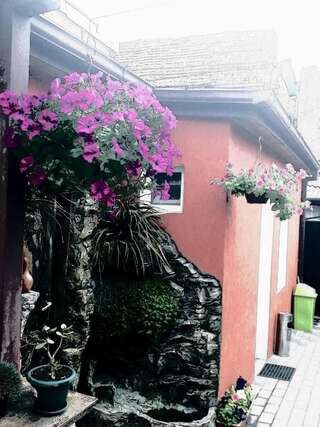 Отель Mimino T&G Тбилиси Семейный номер с видом на сад-53