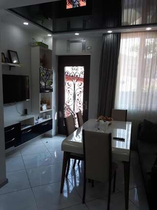 Отель Mimino T&G Тбилиси Семейный номер с видом на сад-59