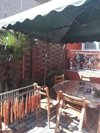 Отель Mimino T&G Тбилиси Семейный номер с видом на сад-60