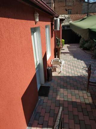 Отель Mimino T&G Тбилиси Семейный номер с видом на сад-69