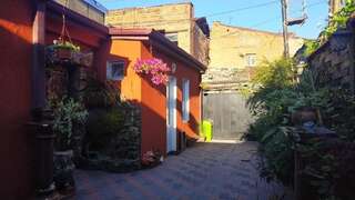 Отель Mimino T&G Тбилиси Семейный номер с видом на сад-71